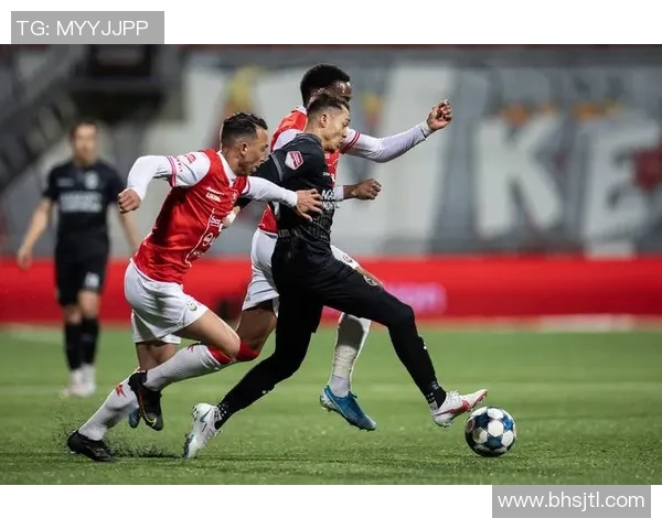 埃门与赫拉克勒斯的激烈对决揭示足球战术与团队合作的重要性