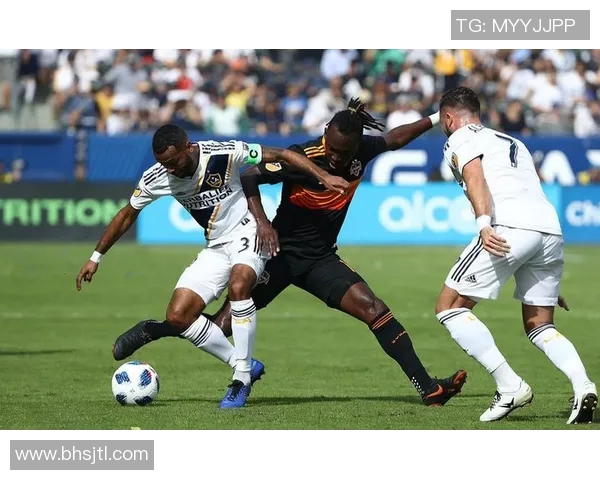 山口雷诺迎战金泽塞维期待精彩对决双方全力争胜展现足球魅力 山口雷诺迎战金泽塞维期待精彩对决双方全力争胜展现足球魅力