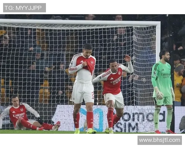 曼联与曼城决赛激战正酣谁将捧起荣耀奖杯成为赢家